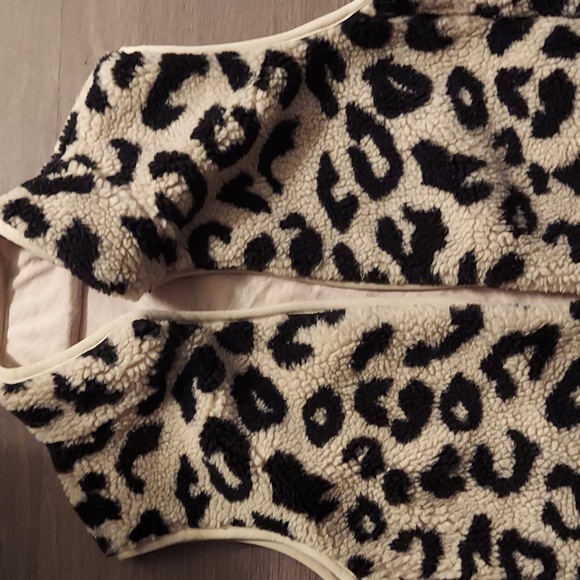 Leopard Sherpa Vest - Picture 3 of 6